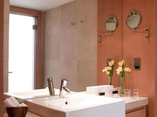 Plaza on the River Club and Residence - Photo 8