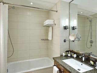 London Marriott Hotel Twickenham - Photo 8