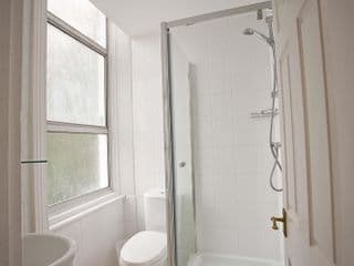 Earls Court Hotel - Photo 12