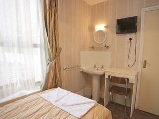 Earls Court Hotel - Photo 13
