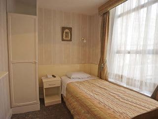 Earls Court Hotel - Photo 7