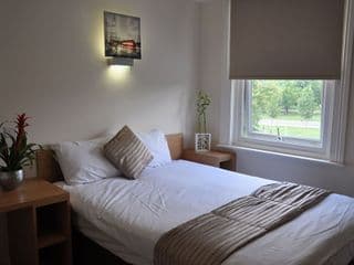 Queens Hotel - Photo 2