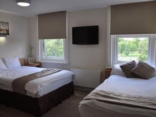 Queens Hotel - Photo 3