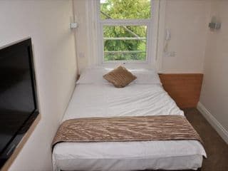 Queens Hotel - Photo 7