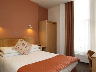 Phoenix Hotel - Photo 4