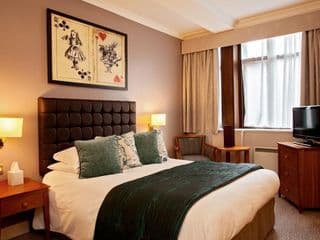 The Mad Hatter Hotel - Photo 2