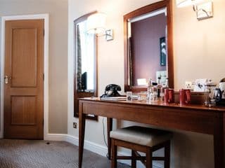 The Mad Hatter Hotel - Photo 10