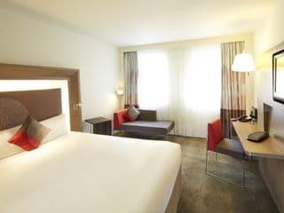 Novotel London West - Photo 2