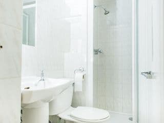 Avonmore Hotel - Photo 12
