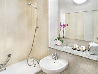 Copthorne Tara Hotel London Kensington - Photo 9