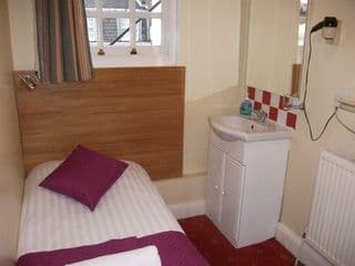 OYO Bakers Hotel - Photo 13