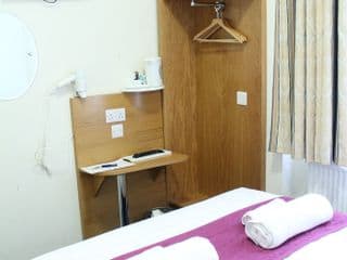 OYO Bakers Hotel - Photo 4