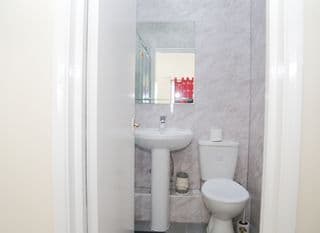 London Shelton Hotel - Photo 8