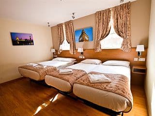 Kings Cross Inn Hotel - Photo 2