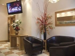 Kings Cross Inn Hotel - Photo 8