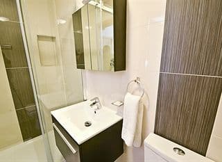 Kings Cross Inn Hotel - Photo 9