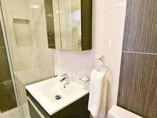 Kings Cross Inn Hotel - Photo 10
