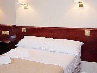 Hyde Park Court Hotel - Photo 3