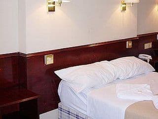 Hyde Park Court Hotel - Photo 4