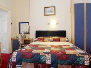 OYO Boston Court Hotel