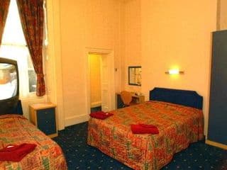 OYO Boston Court Hotel - Photo 2