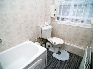 OYO Boston Court Hotel - Photo 11