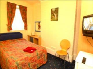 OYO Boston Court Hotel - Photo 4
