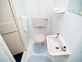 OYO Boston Court Hotel - Photo 10
