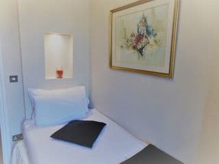Lancaster Court Hotel - Photo 6