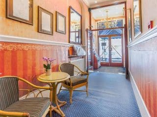 London Town Hotel - Photo 15