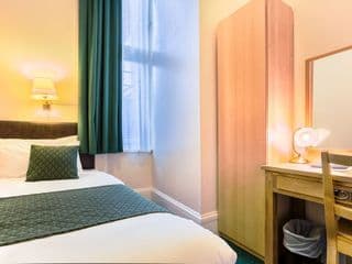 London Town Hotel - Photo 4