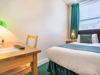 London Town Hotel - Photo 9