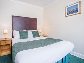 London Town Hotel - Photo 10