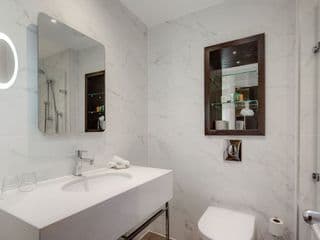 Hilton London Euston - Photo 8