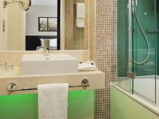 Holiday Inn London - Whitechapel, an IHG Hotel - Photo 11