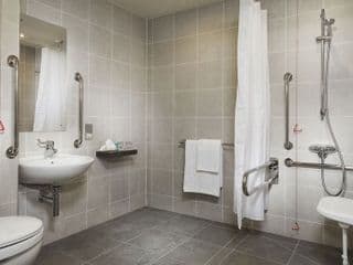 Holiday Inn London - Whitechapel, an IHG Hotel - Photo 9