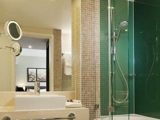 Holiday Inn London - Whitechapel, an IHG Hotel - Photo 10