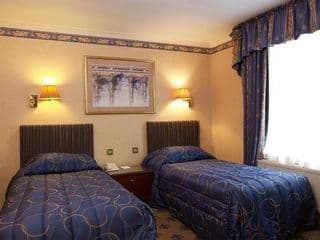 London Lodge Hotel - Photo 4