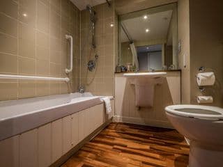 Bridge Hotel - Photo 11