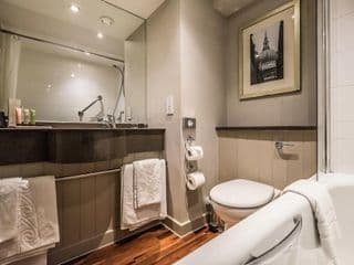 Bridge Hotel - Photo 9