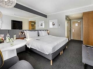 Radisson Blu Hotel London Stansted Airport - Photo 2
