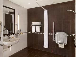 Crowne Plaza London - Gatwick Airport, an IHG Hotel - Photo 6