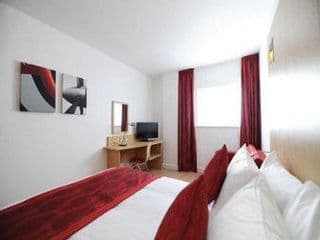 Holiday Inn London Luton Airport, an IHG Hotel - Photo 3