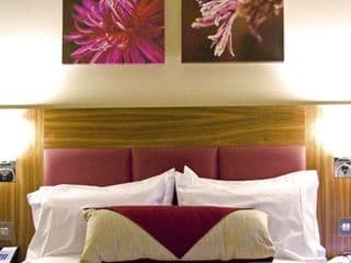 Hilton Garden Inn Luton North - Photo 2