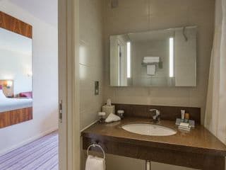 Hilton Garden Inn Luton North - Photo 9