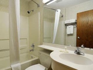 Microtel Inn & Suites by Wyndham Atlanta/Buckhead Area - Photo 11