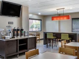 Country Inn & Suites by Radisson, Atlanta Downtown South at Turner Field, GA - Photo 9