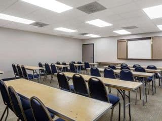 Country Inn & Suites by Radisson, Atlanta Downtown South at Turner Field, GA - Photo 12