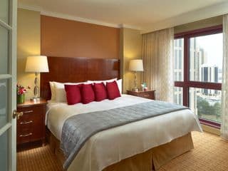 Atlanta Marriott Suites Midtown - Photo 3