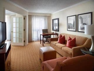 Atlanta Marriott Suites Midtown - Photo 4